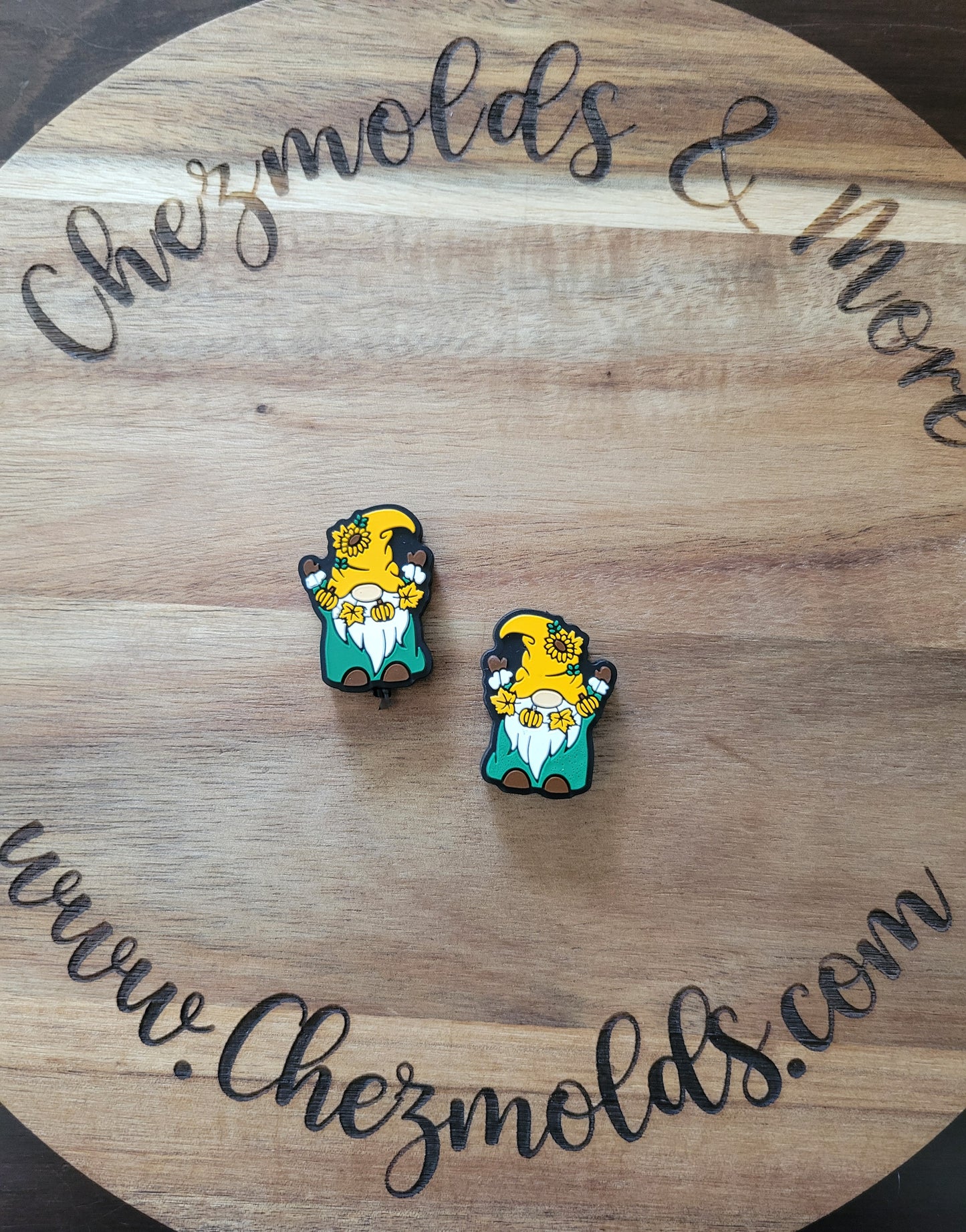 Fall gnomey holding leaves- Silicone focal Bead