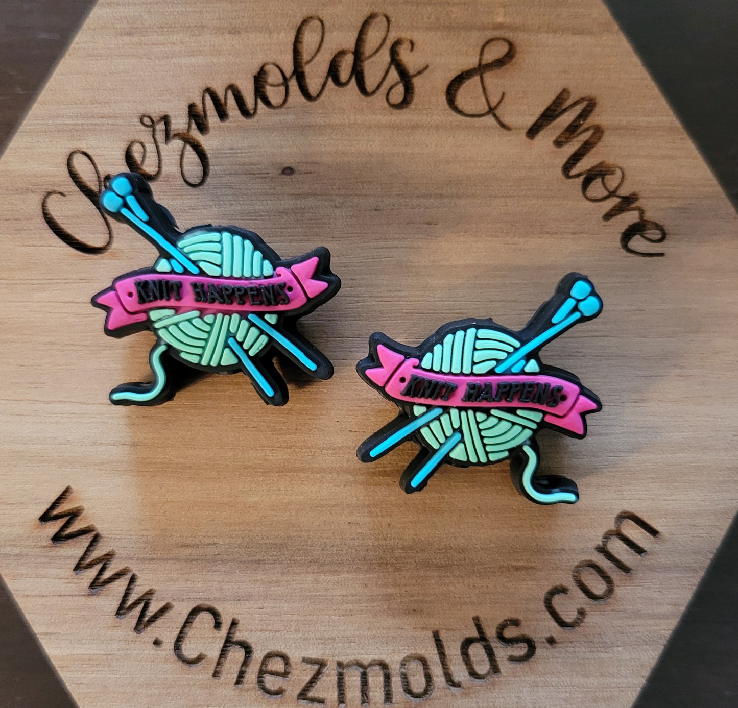 Knit happens- focal Bead