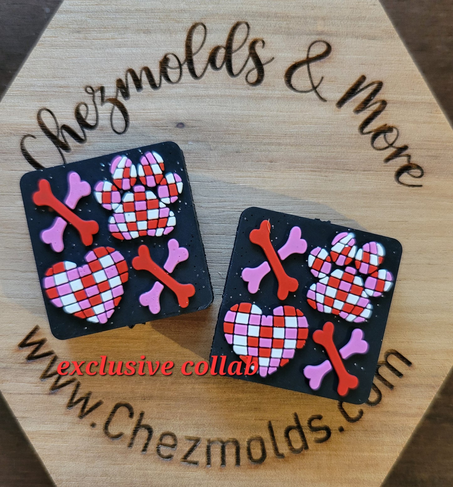 CE Silicone focal Bead -paw xoxo