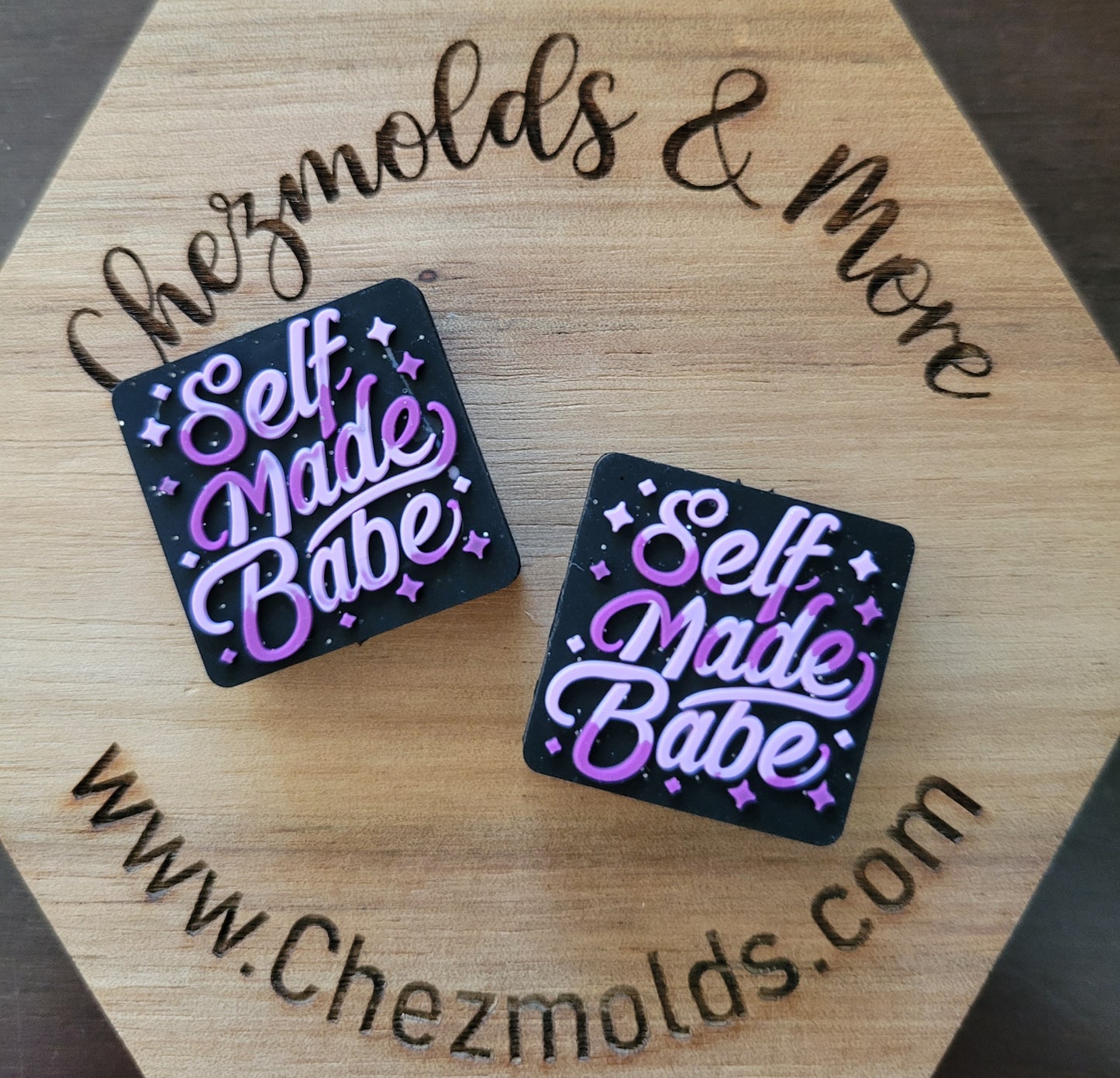 CE -Self made babe on glitter- silicone focal Bead