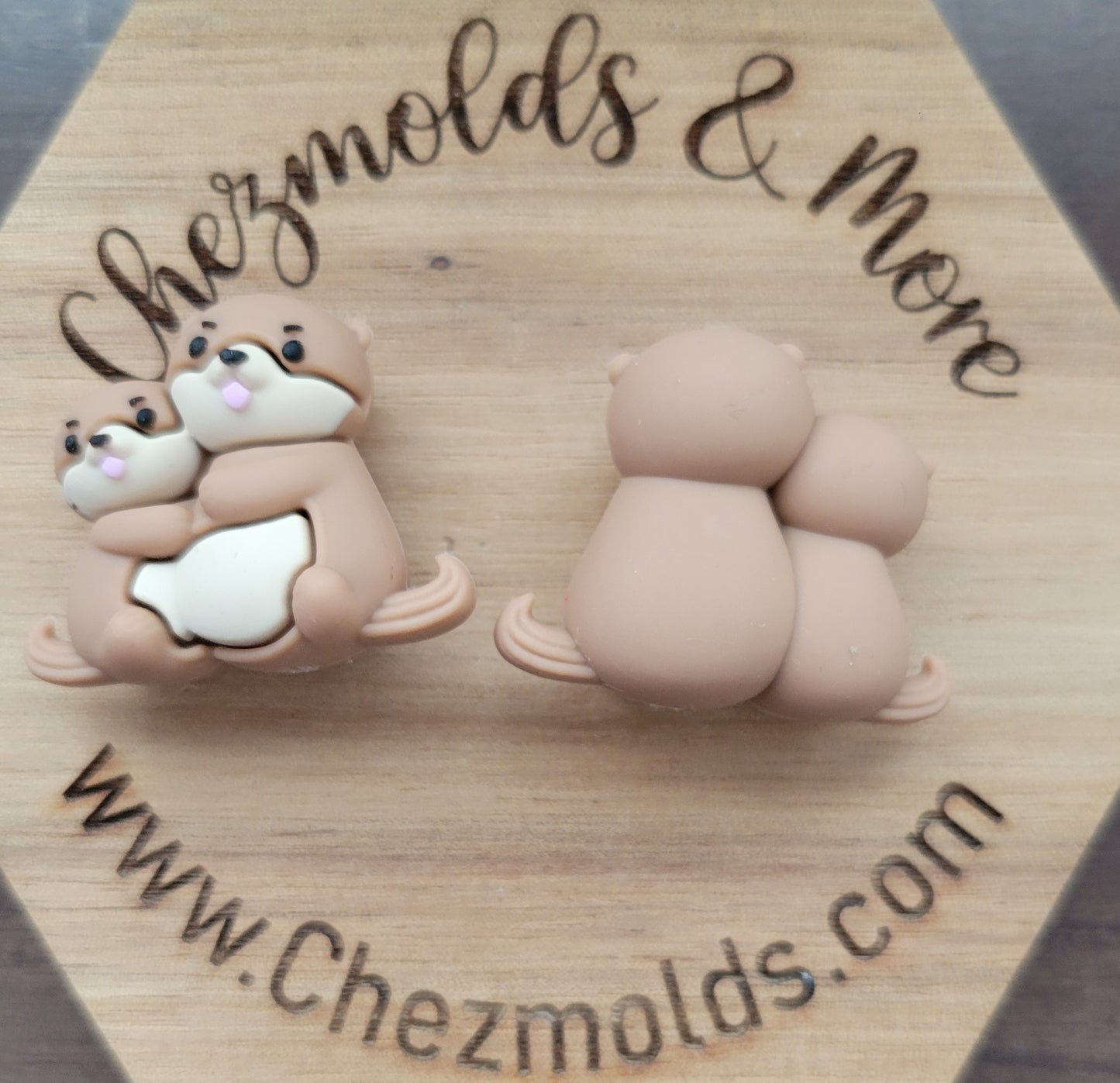 3d silicone focal Bead - momma & baby- otter