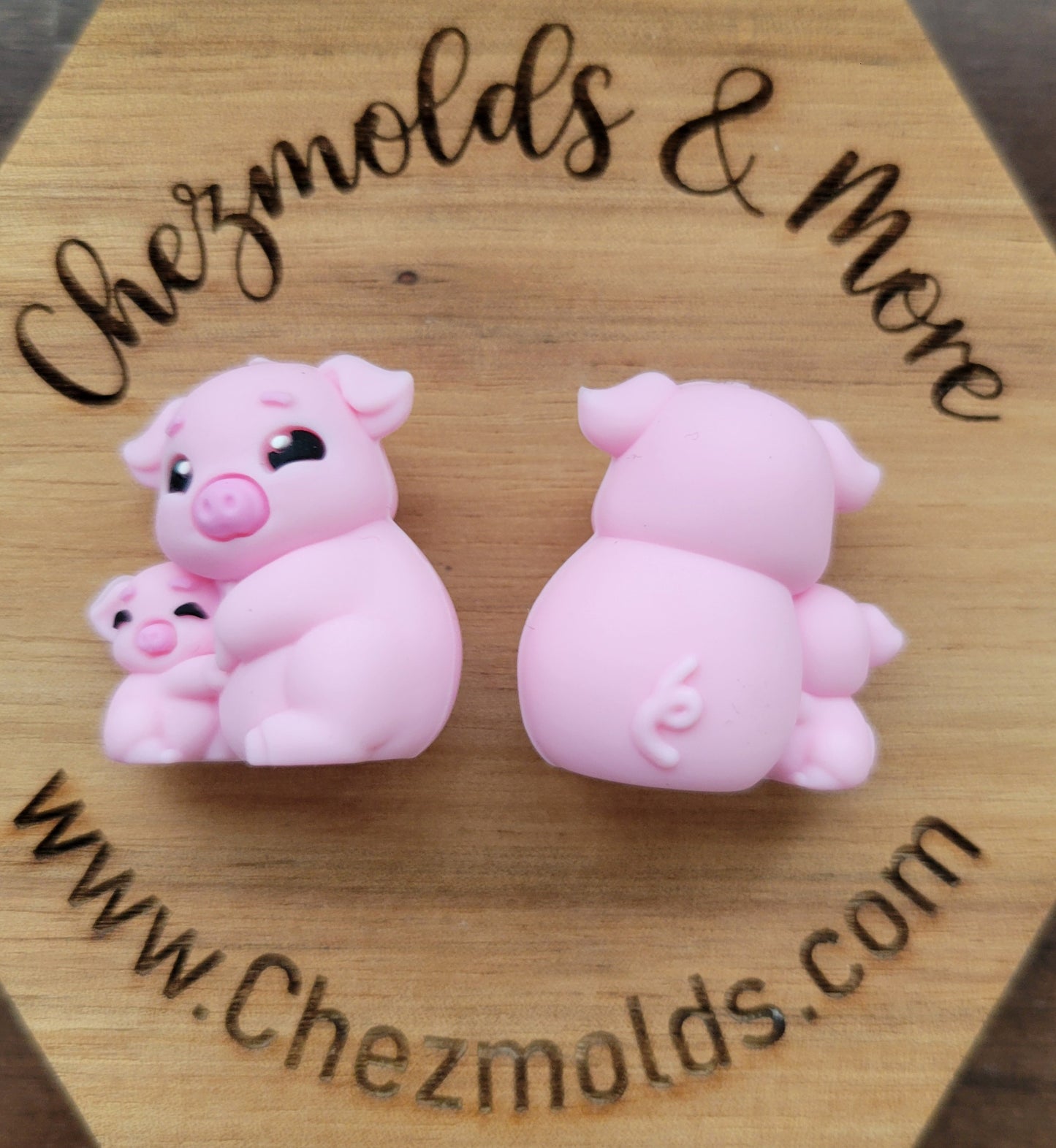 3d silicone focal Bead - momma & baby-pig