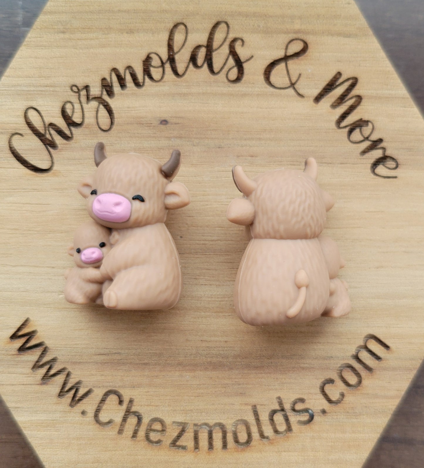 3d silicone focal Bead - momma & baby-cow