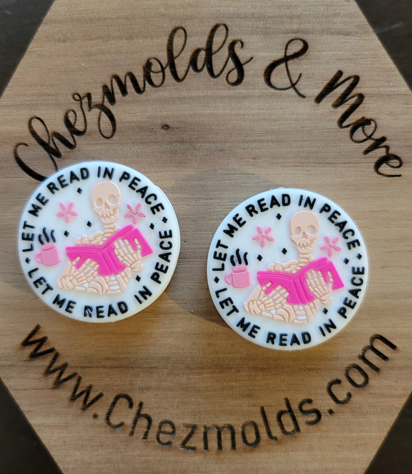 read in peace round- Silicone focal Bead