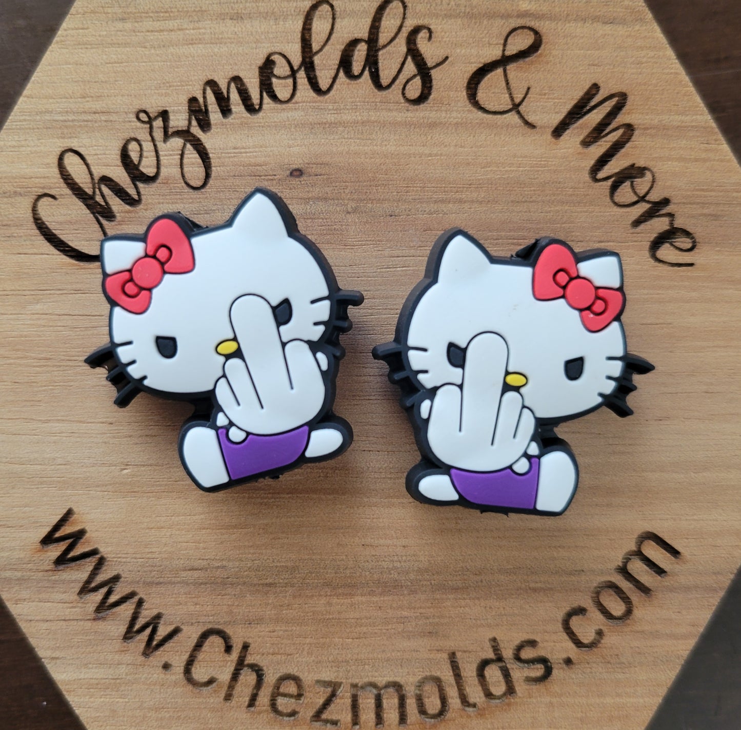 middle finger HK- focal Bead