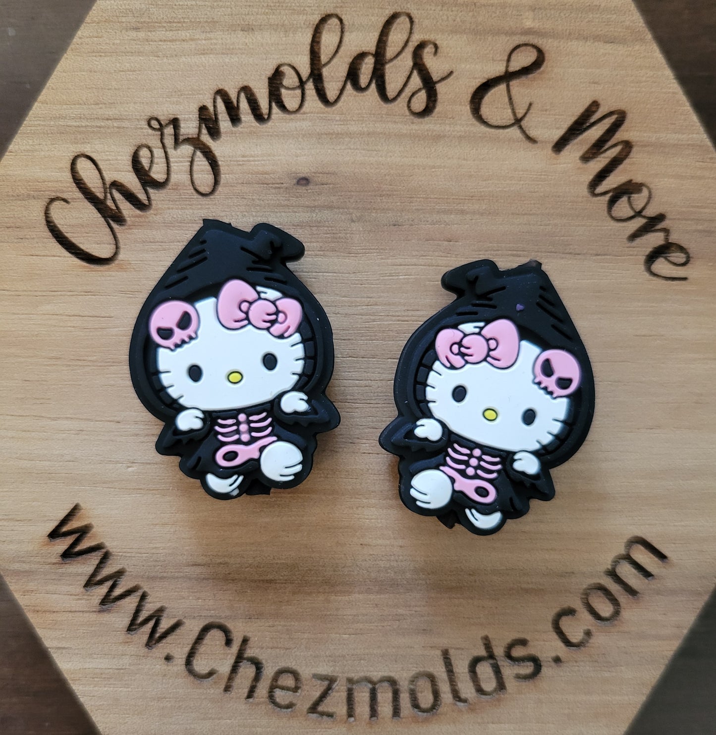 hk skelly pink bow- Silicone focal Bead