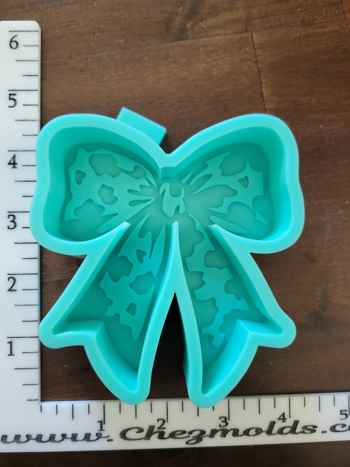 Freshie mold - cow bow