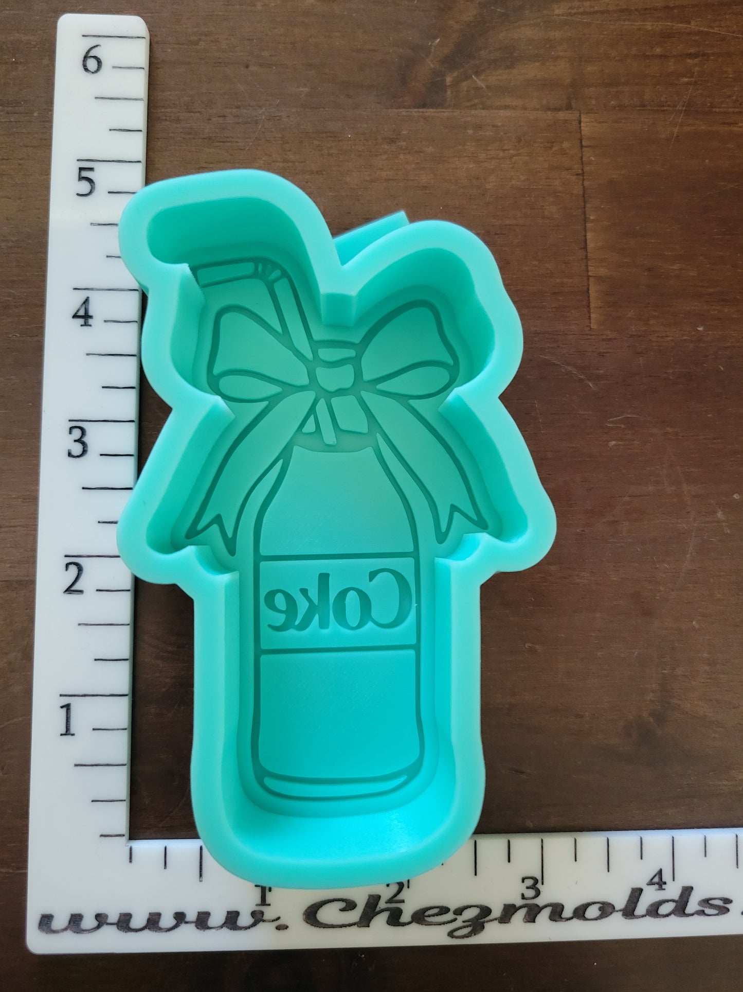 Freshie mold - coke with bow