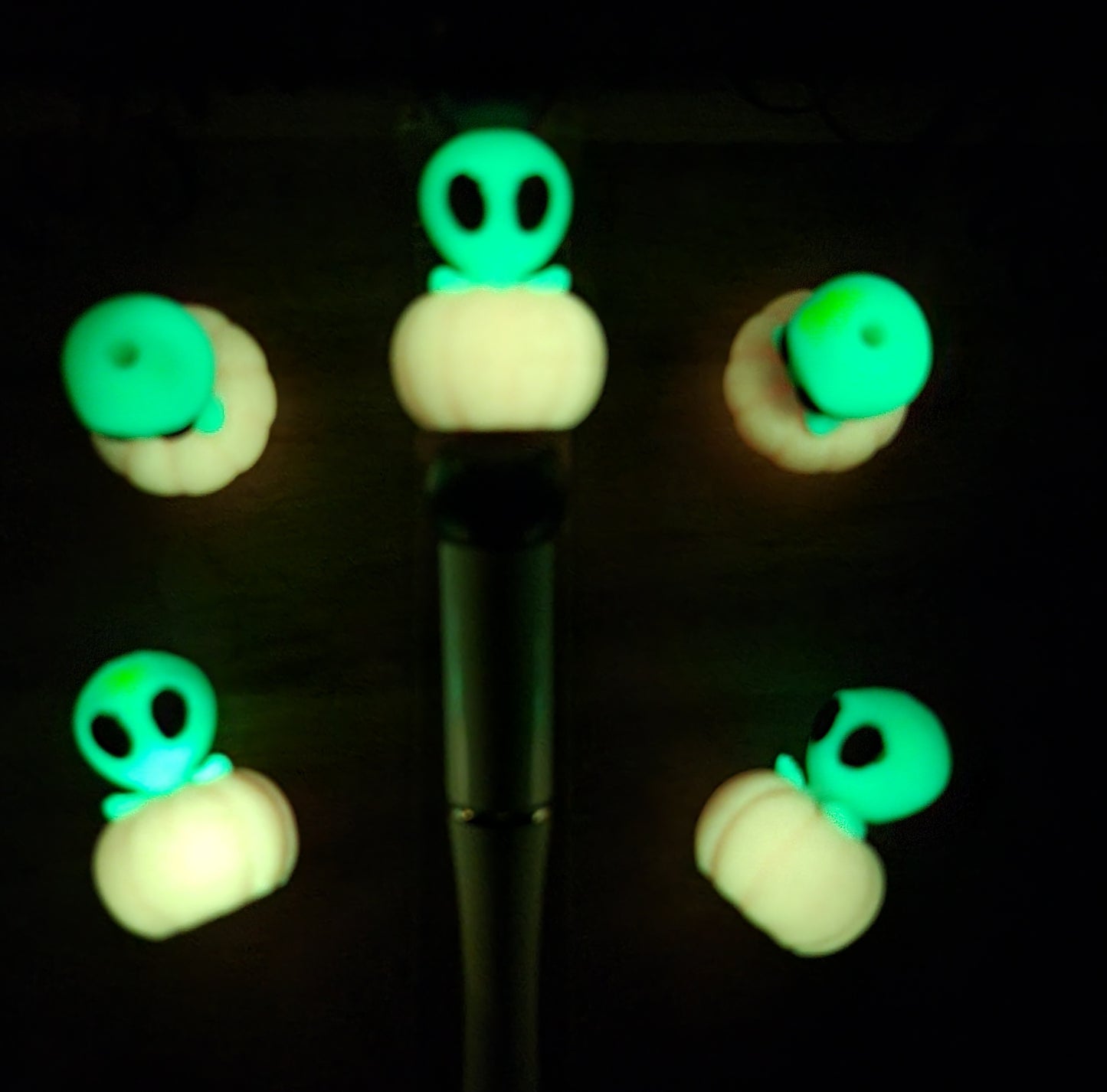 CE 3d printed focal Bead-GLOWING alien in pumpkin