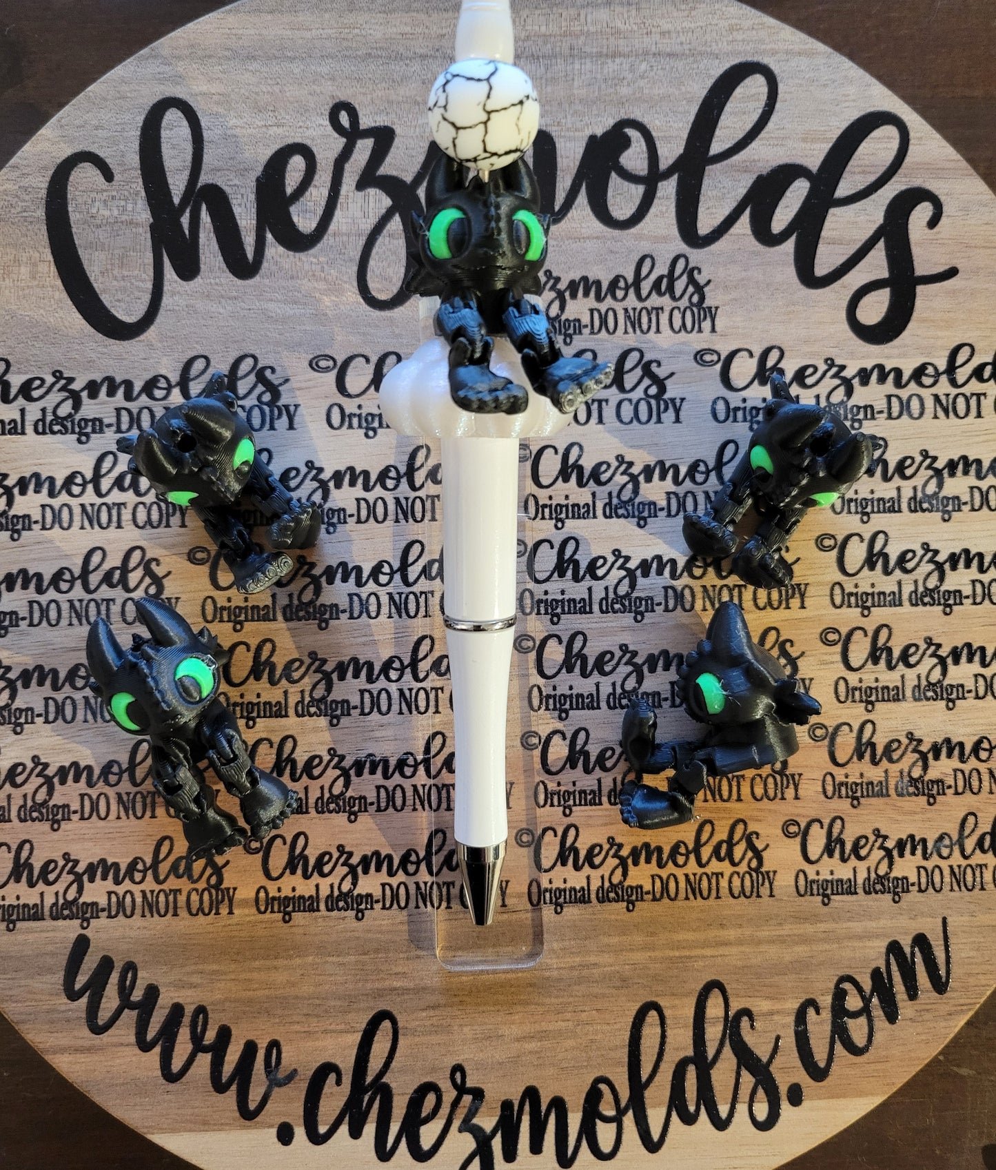 CE 3d printed focal Bead- black dragon green eyes kicker ( flexy feet )