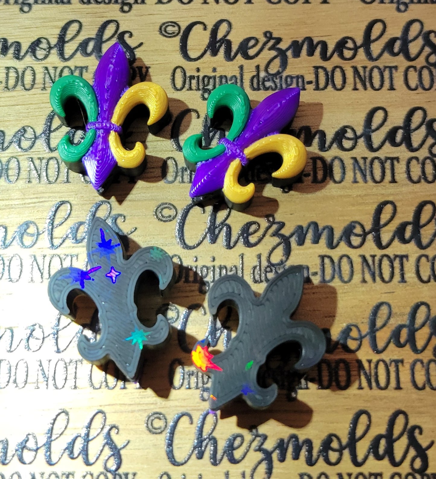 CE 3d printed focal Bead- Mardi fleur de Lis- holographic back