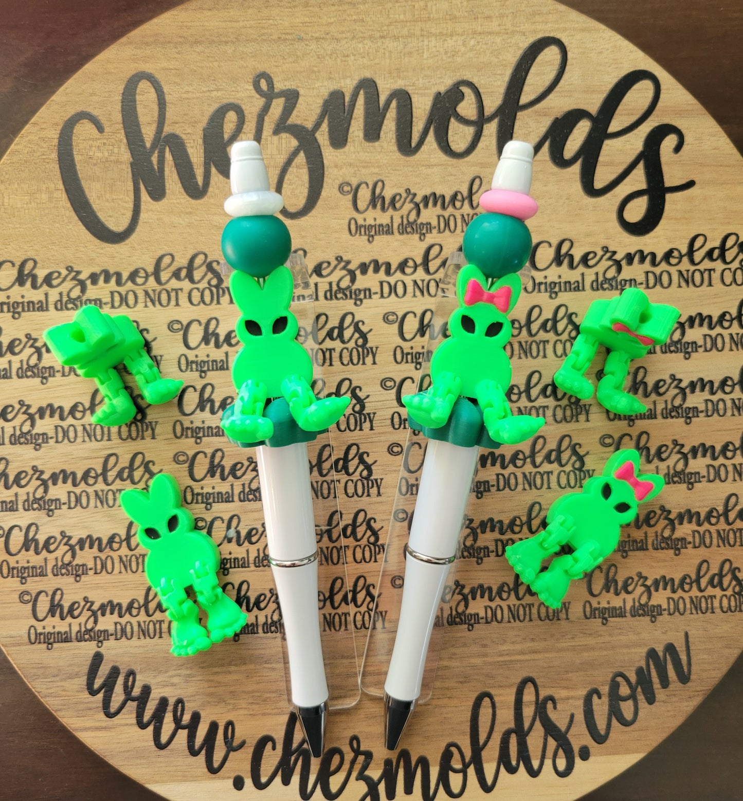 CE 3d printed focal bead- Alien peep kicker ( flexy feet )