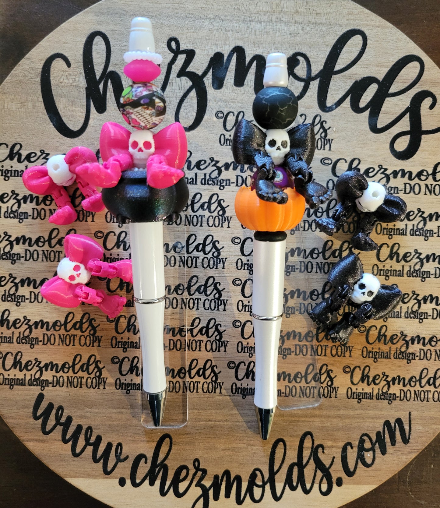CE 3d printed focal bead- Cutie skull bow kicker ( flexy feet )