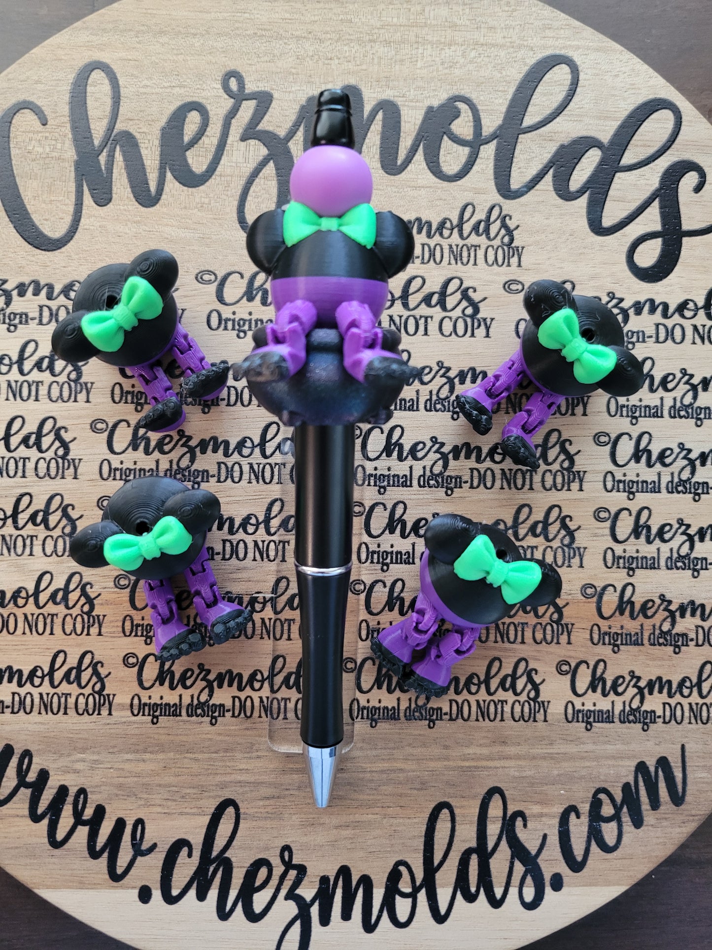 CE 3d printed focal Bead-purple and green mouse Kicker ( flexy feet )