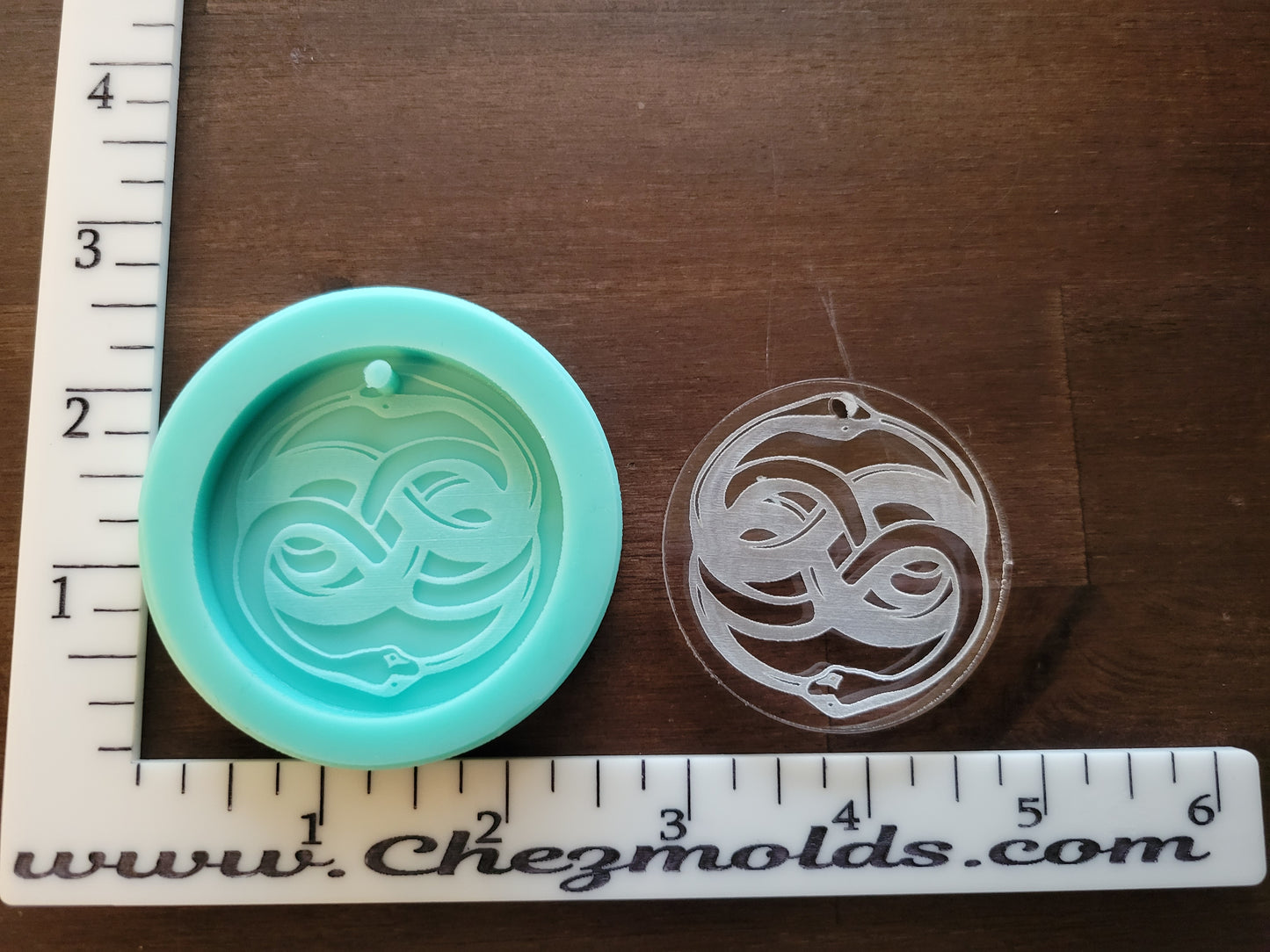 Auryn keychain- never ending story