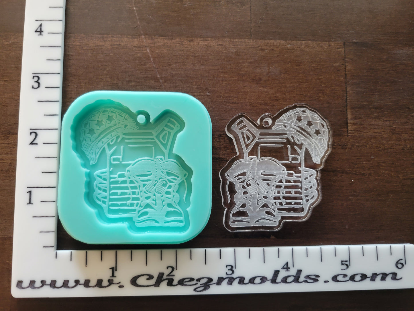 Military gear shaped keychain