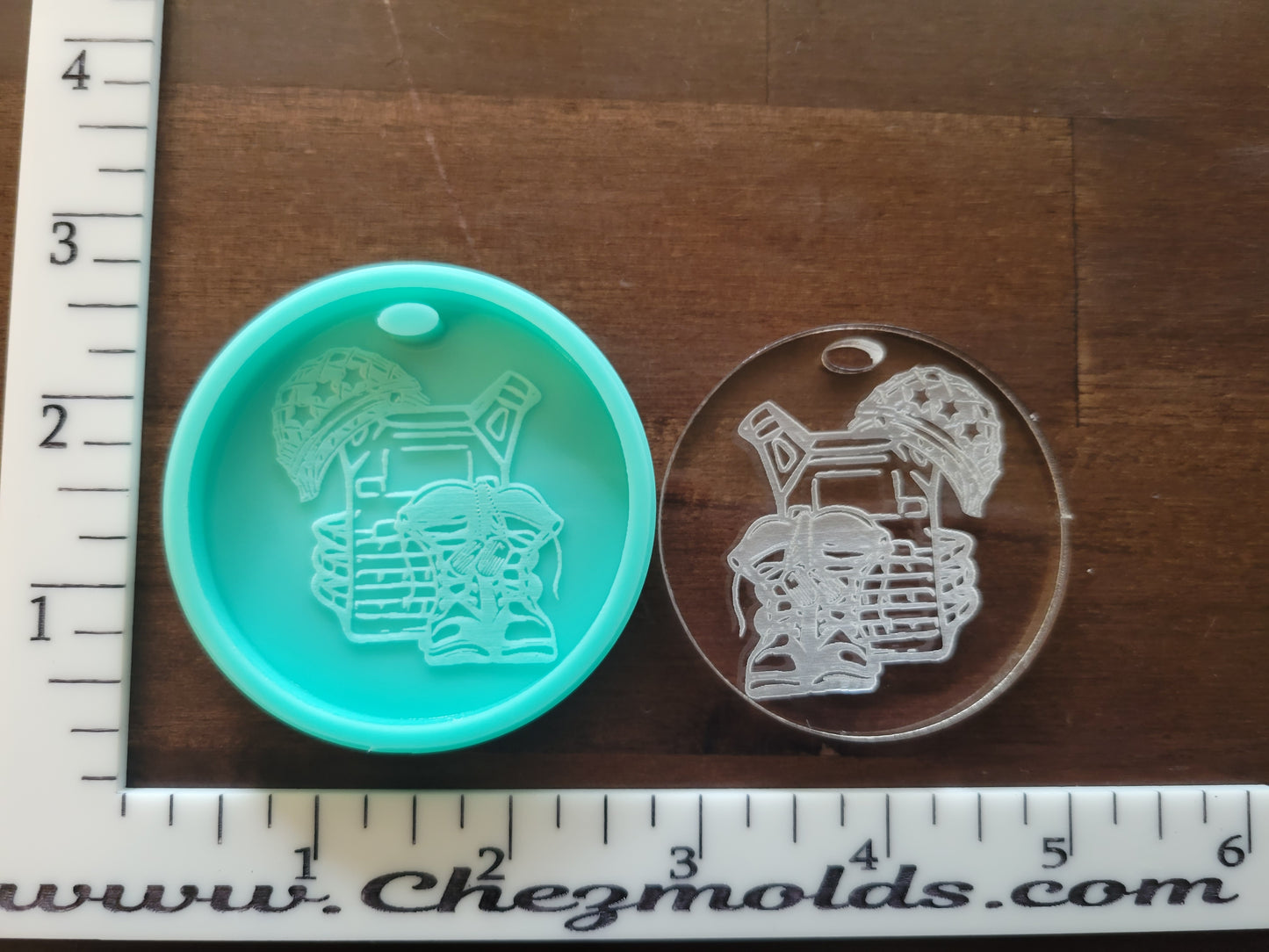 Military gear circle keychain