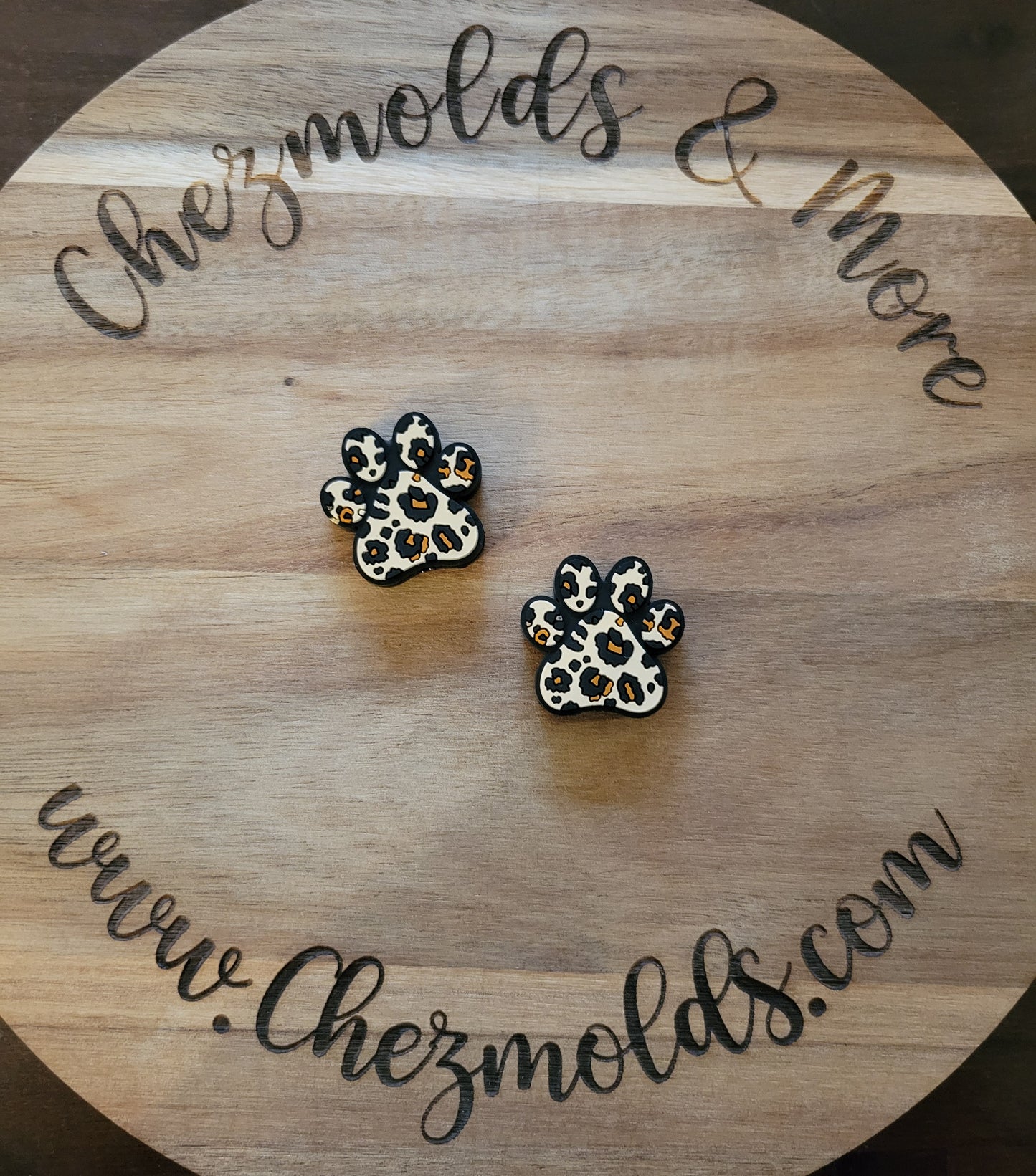 leopard paw print- Silicone focal Bead