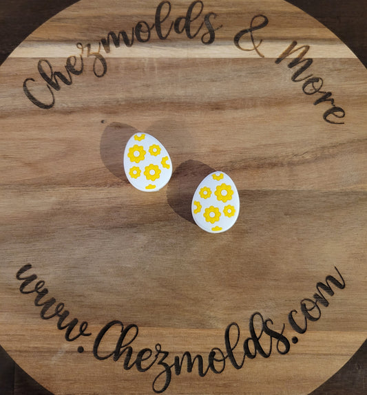 Floral spring egg white- silicone focal Bead