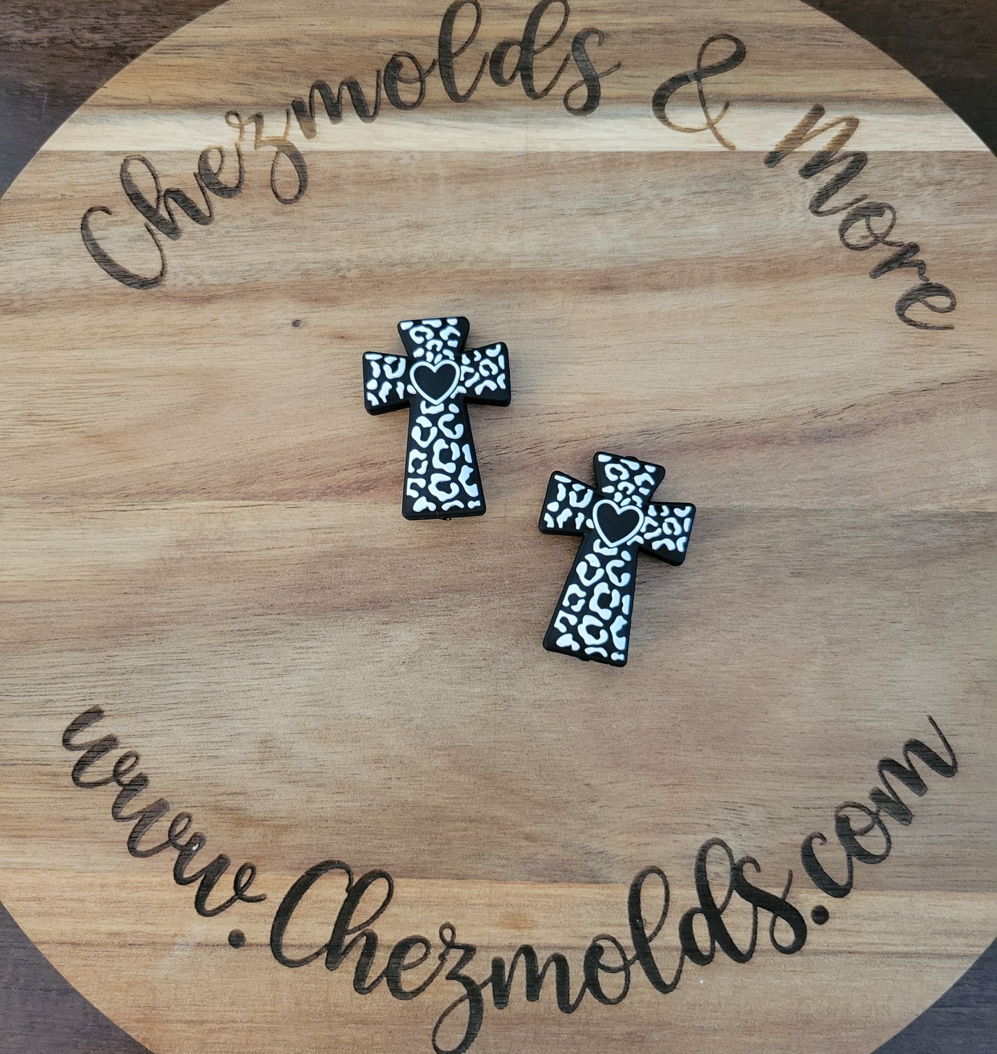 cow cross with heart in the middle - Silicone focal Bead