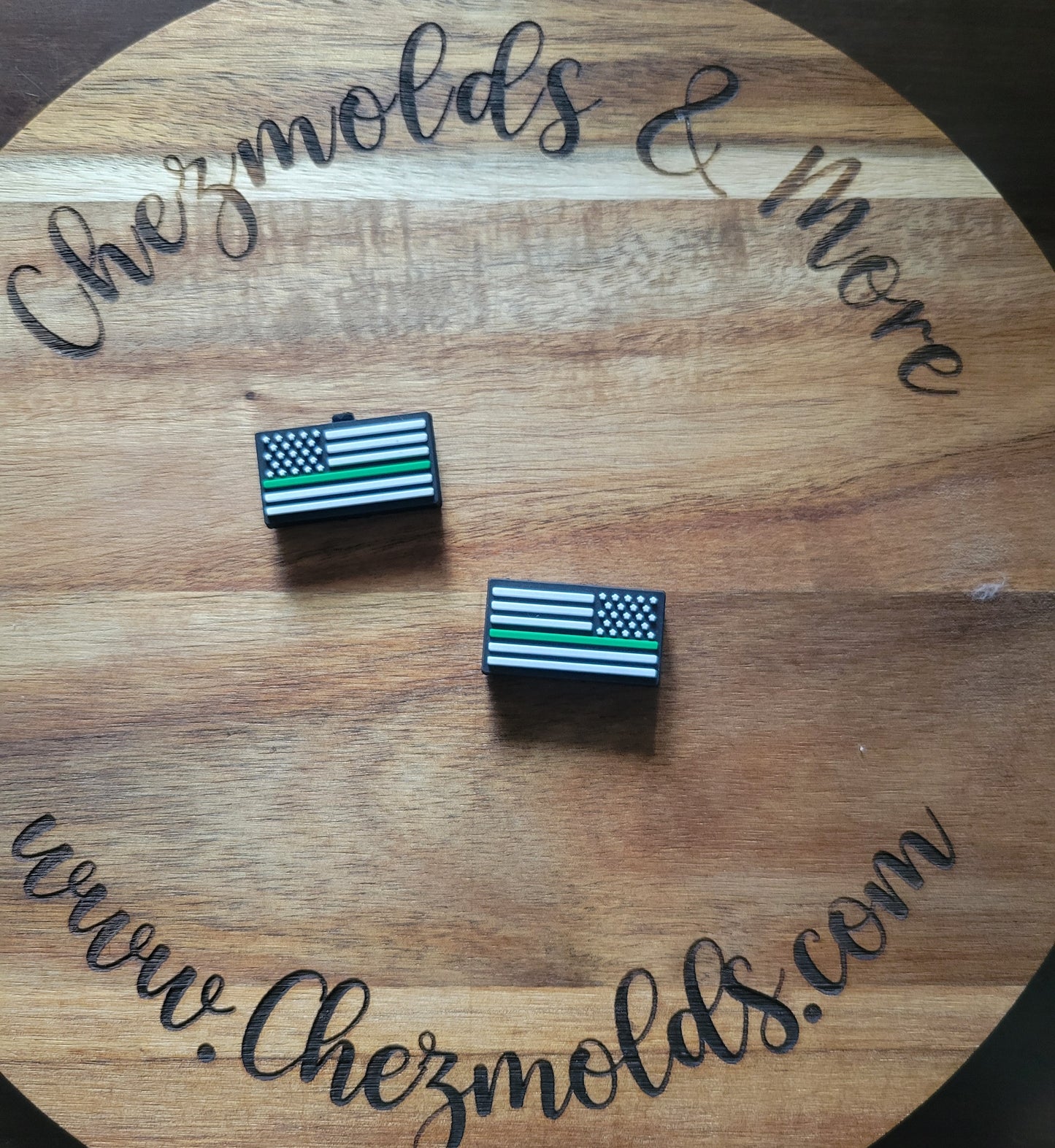 greenline flag-  focal Bead