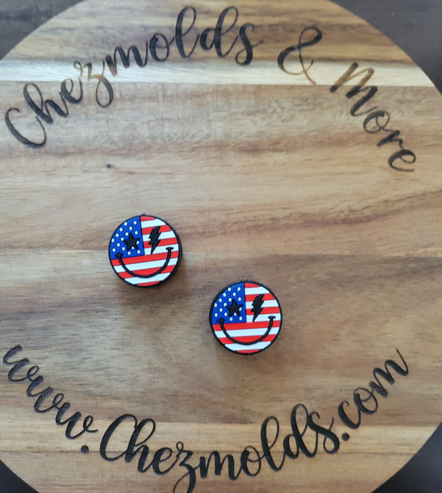 flag smiley- Silicone focal Bead