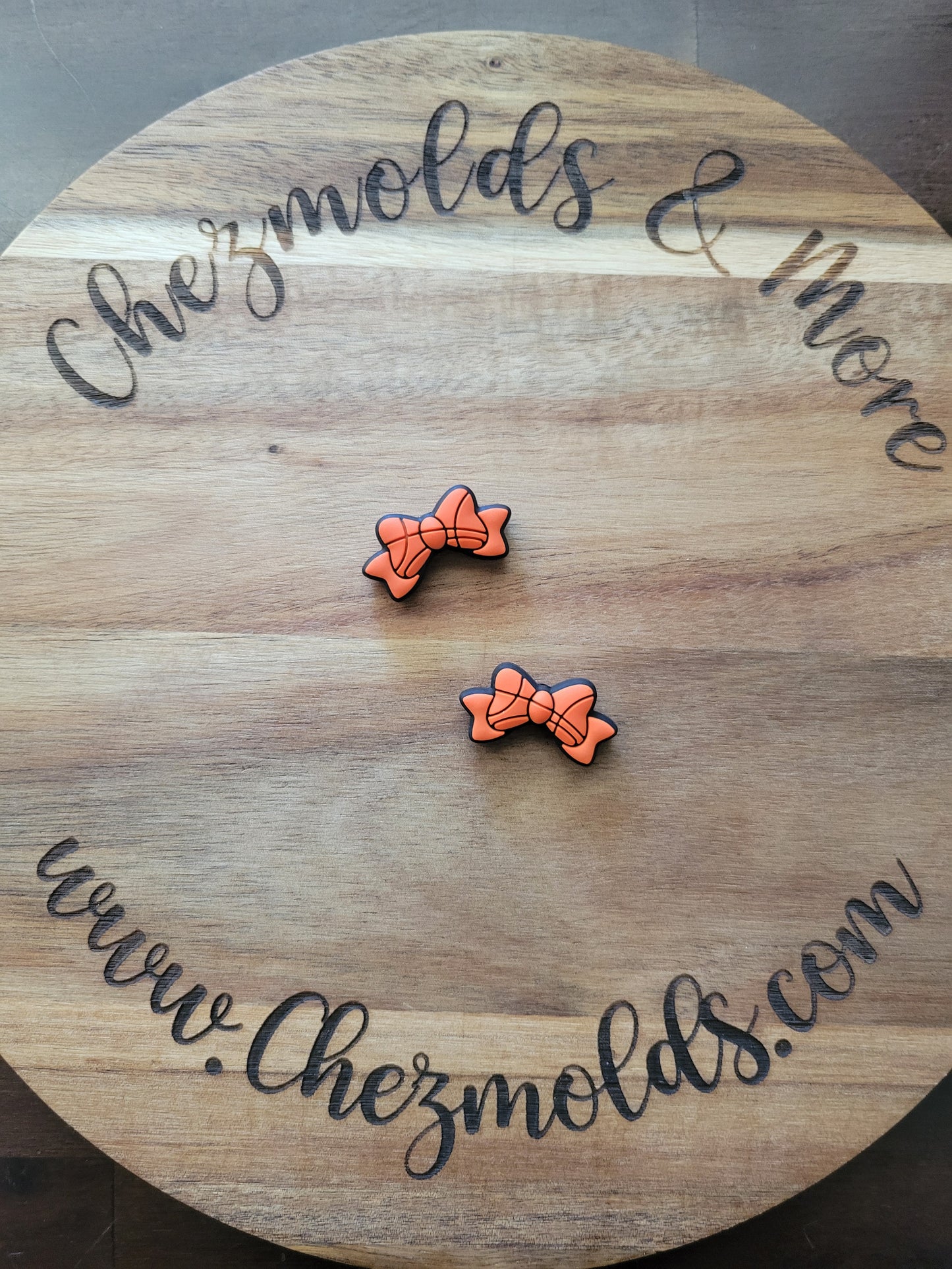 Sports bows- Silicone focal Bead