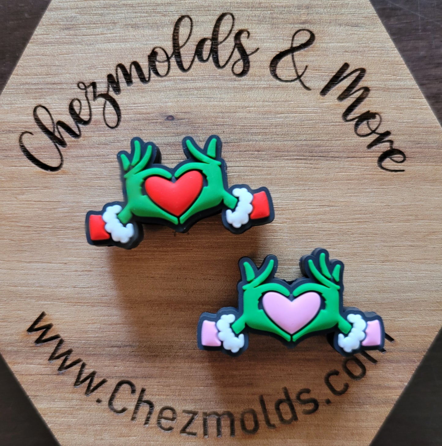 Grinchy hands heart- Silicone focal Bead