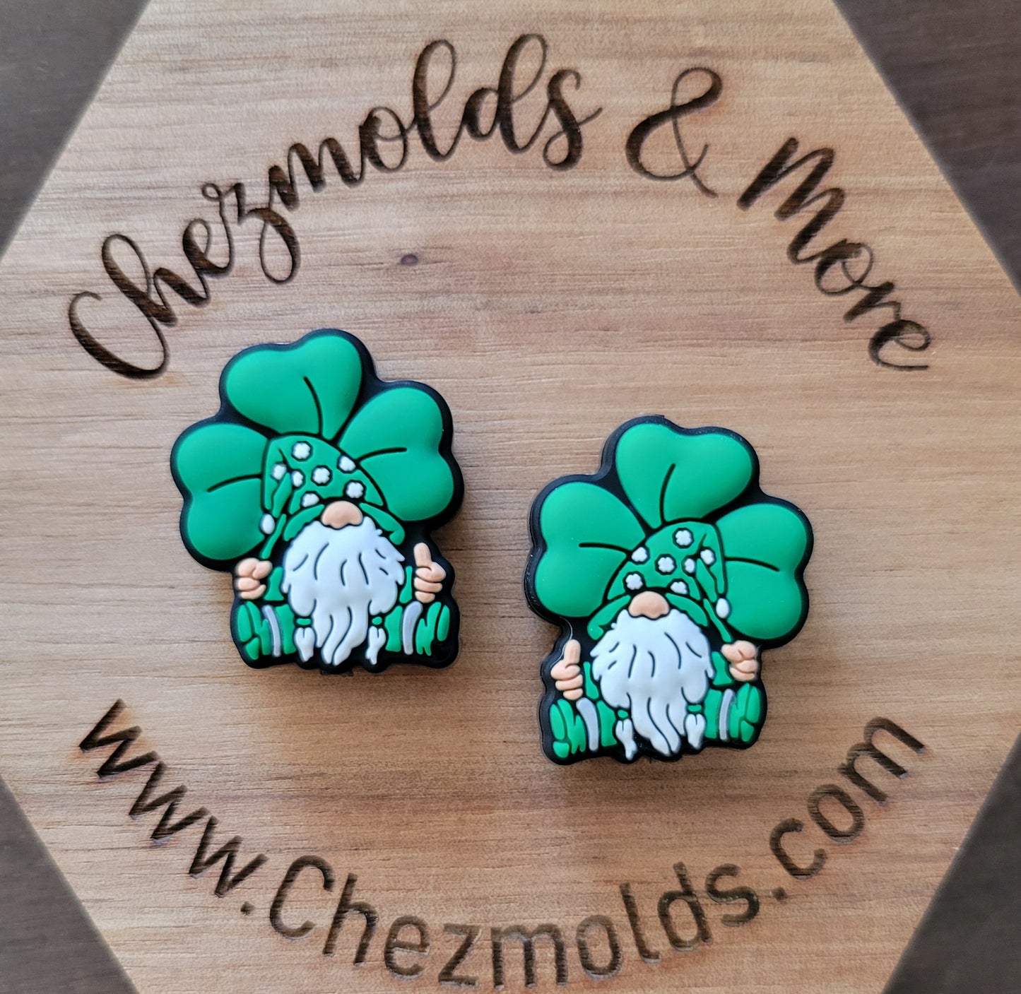 lucky gnomie with clover- Silicone focal Bead