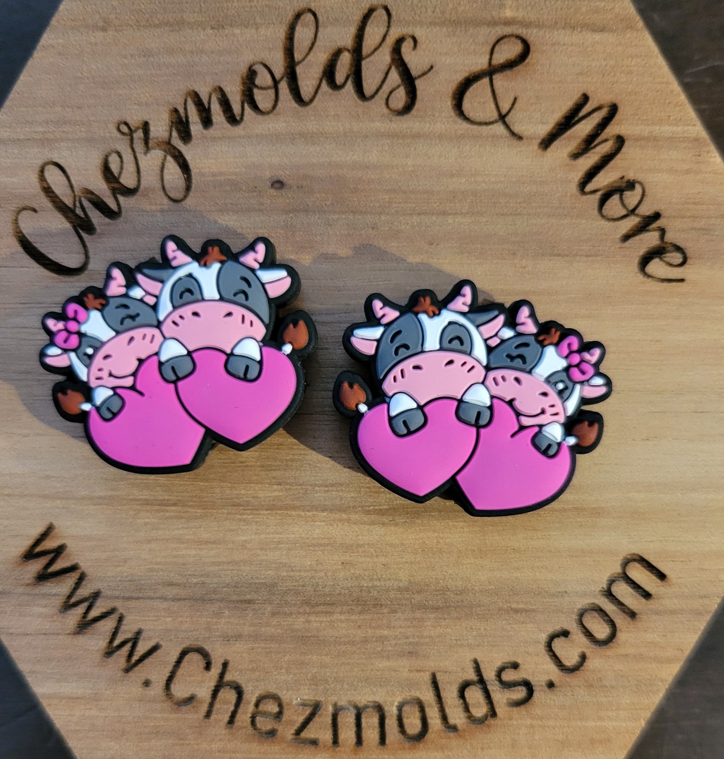 2cows with pink hearts- silicone focal Bead