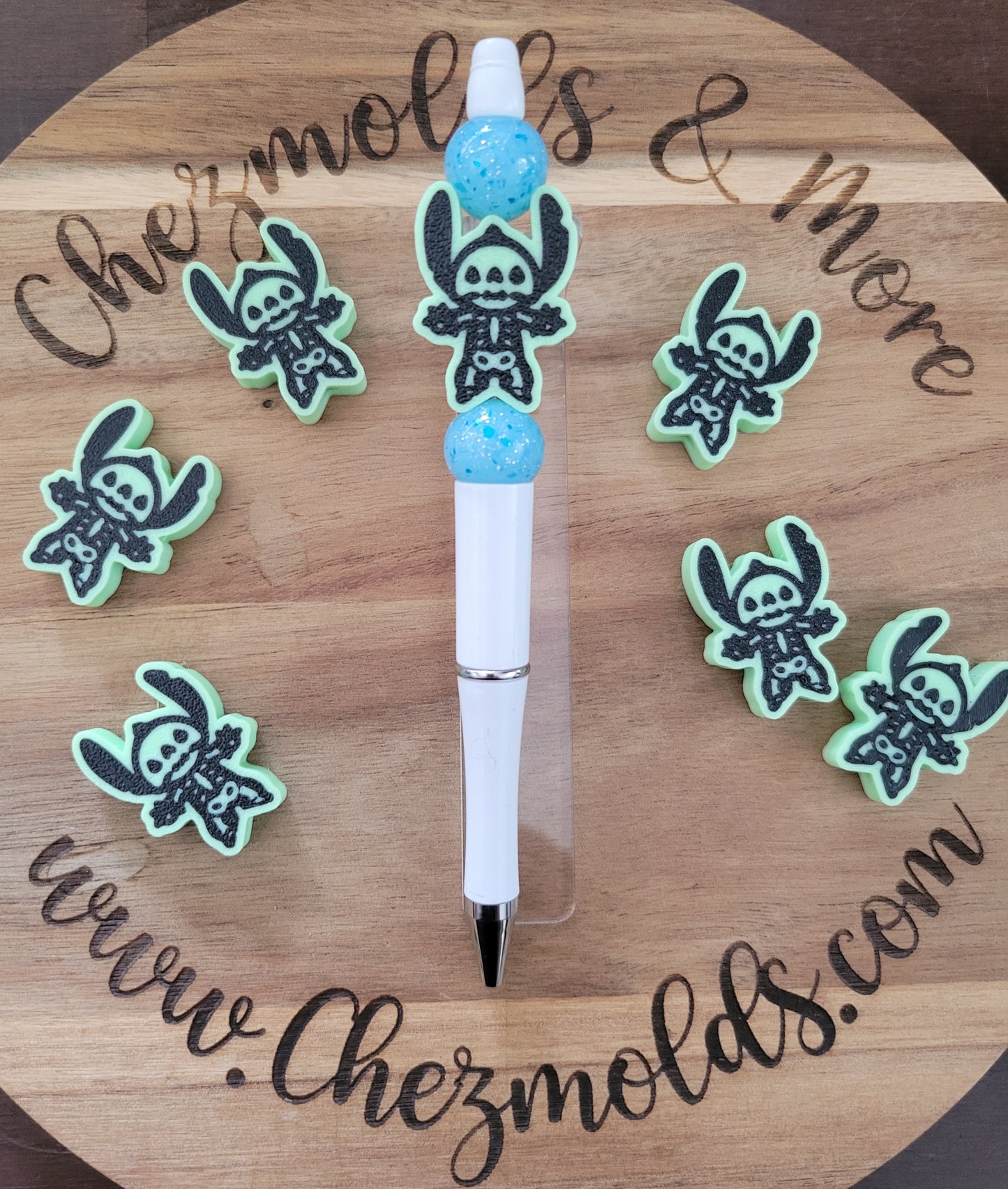 CE 3d printed focal bead-glowing skelly blue alien