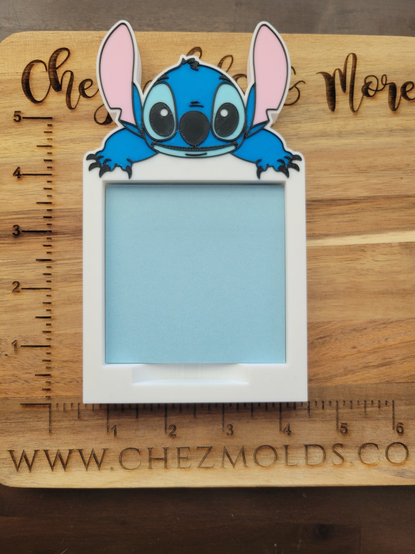 CE 3d printed post it note holder-peeking blue alien