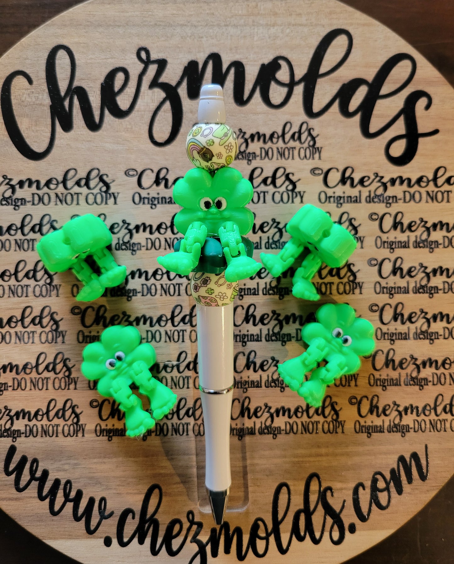 CE 3d printed focal bead- Cutie clover kicker ( flexy feet )