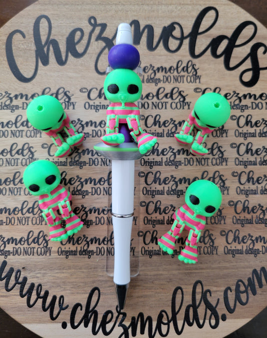 CE 3d printed focal bead-Baby alien pink and green jammies kicker ( flexy feet )