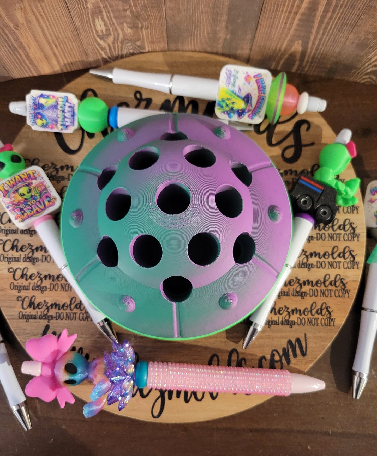 Spaceship pen holder- EXCLUSIVE design