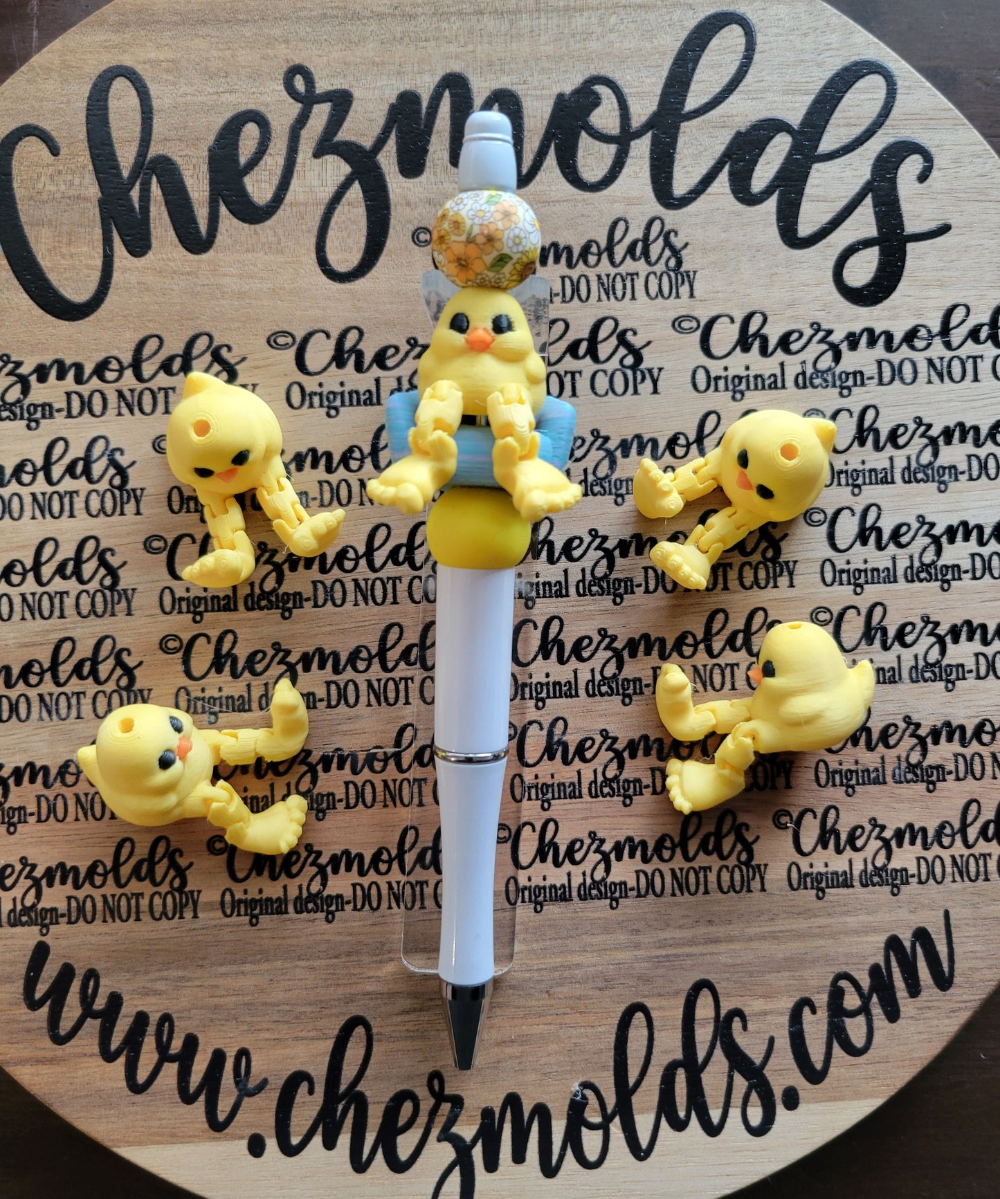 CE 3d printed focal bead-Chicky kicker ( flexy feet )