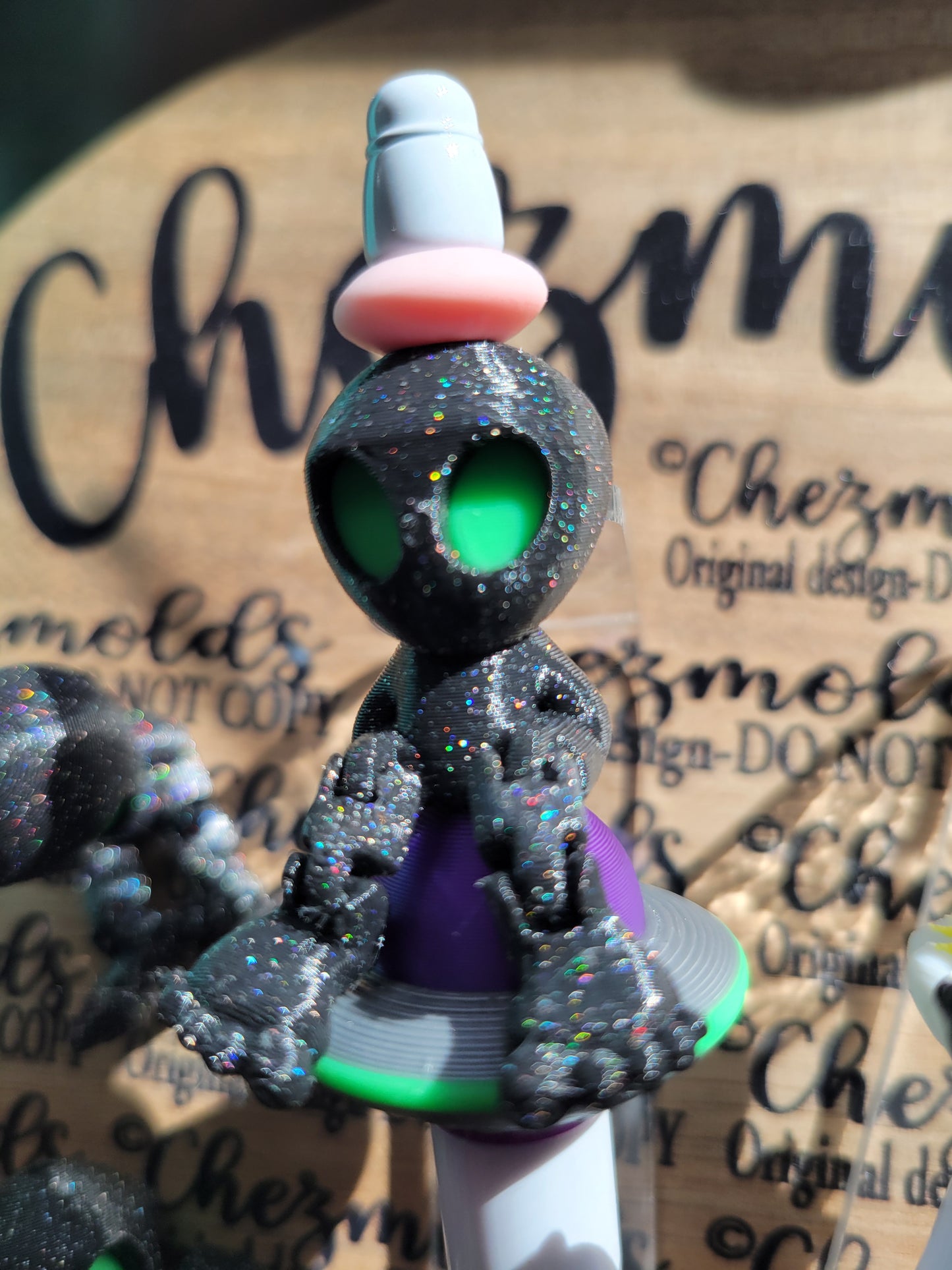 CE 3d printed focal bead-LIMITED RUN- Holographic glitter alien kicker ( flexy feet )