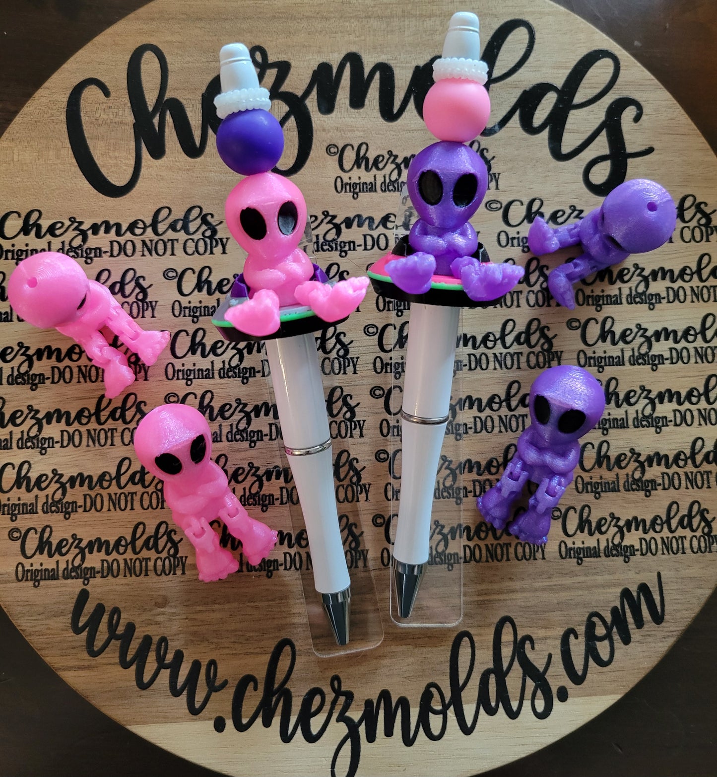 CE 3d printed focal Bead-Miss Sassy Alien kicker ( flexy feet )