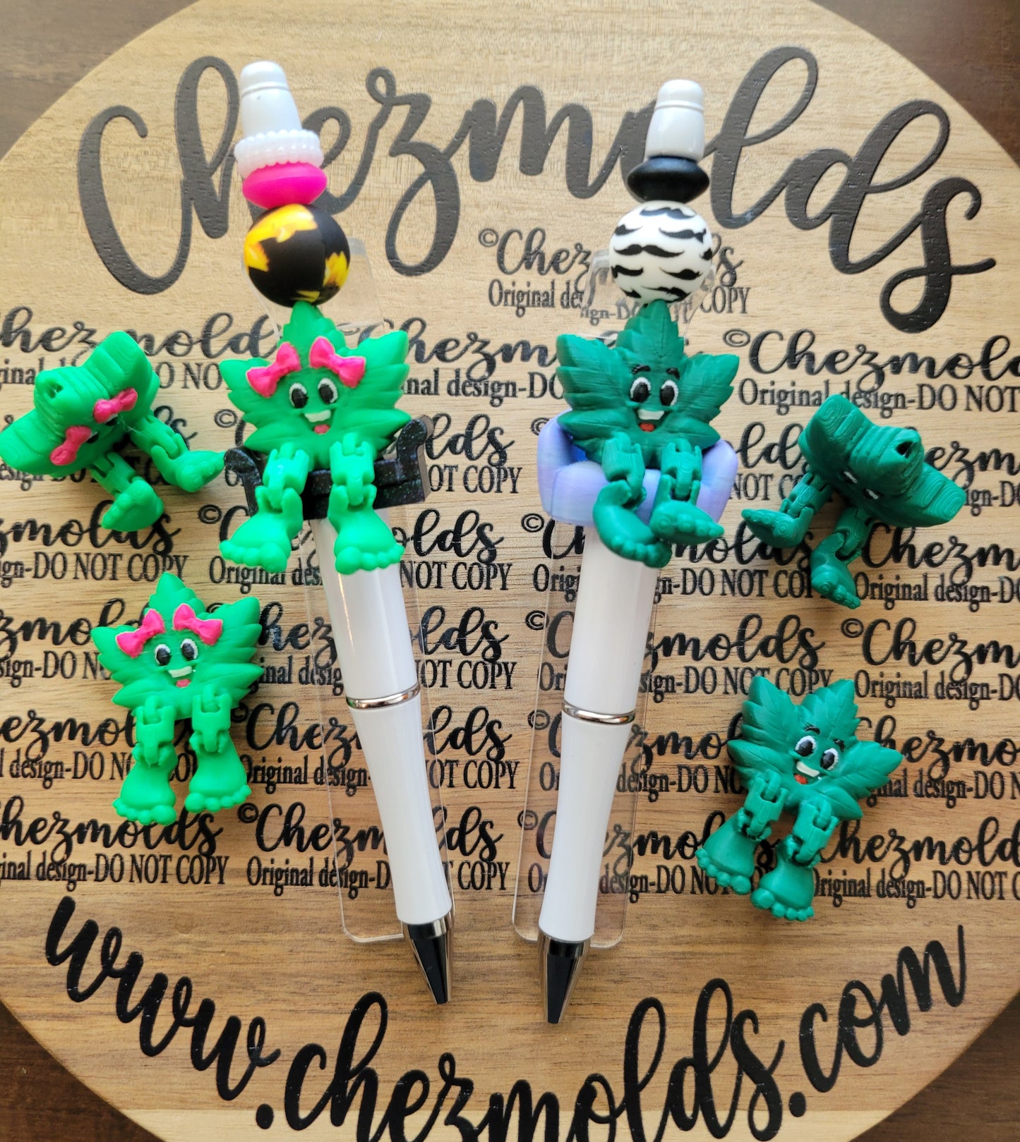 CE 3d printed focal bead-Mr & Mrs Jane  kicker ( flexy feet )
