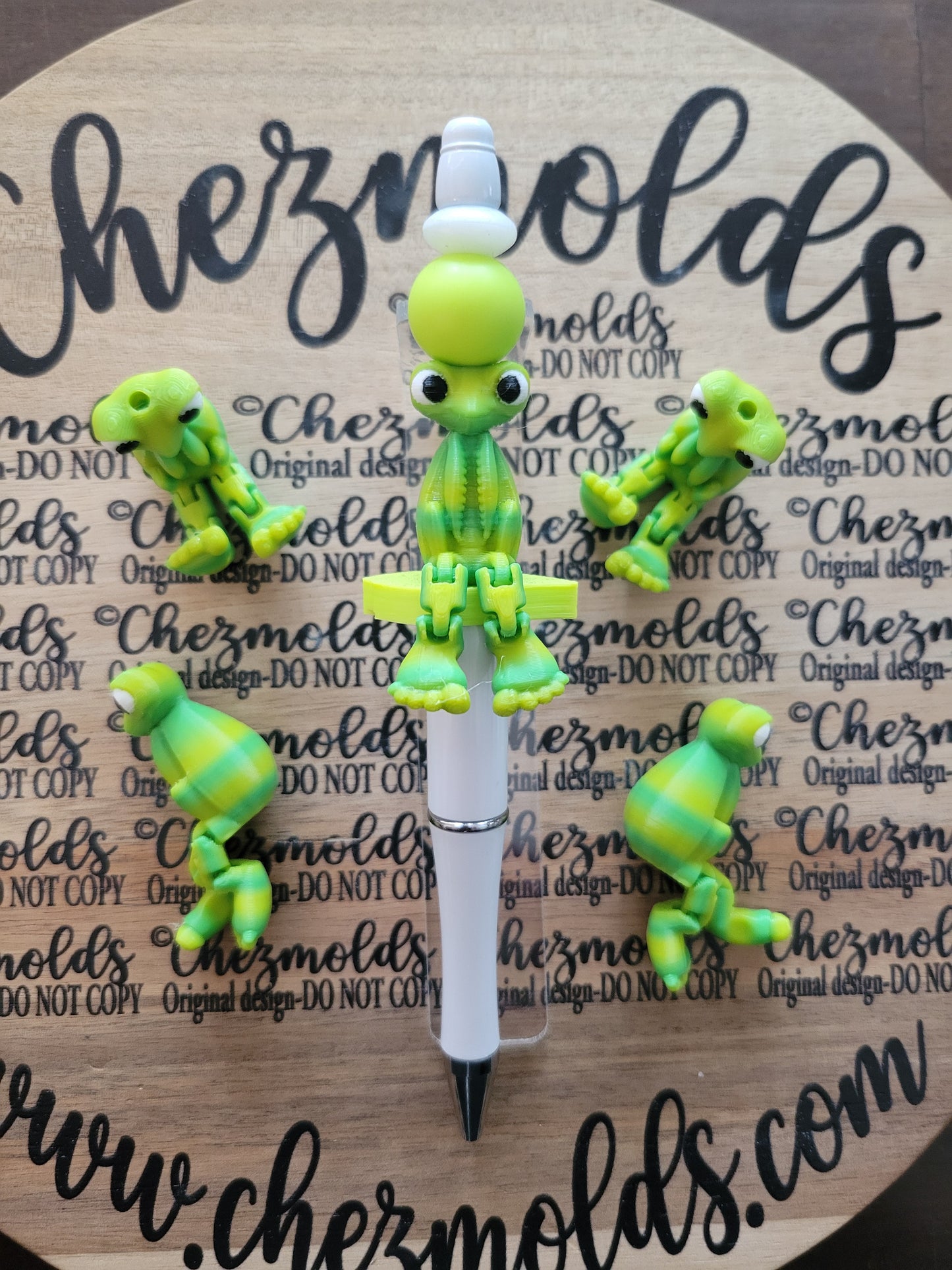 CE 3d printed focal bead- Cutie Praying Mantis kicker ( flexy feet )