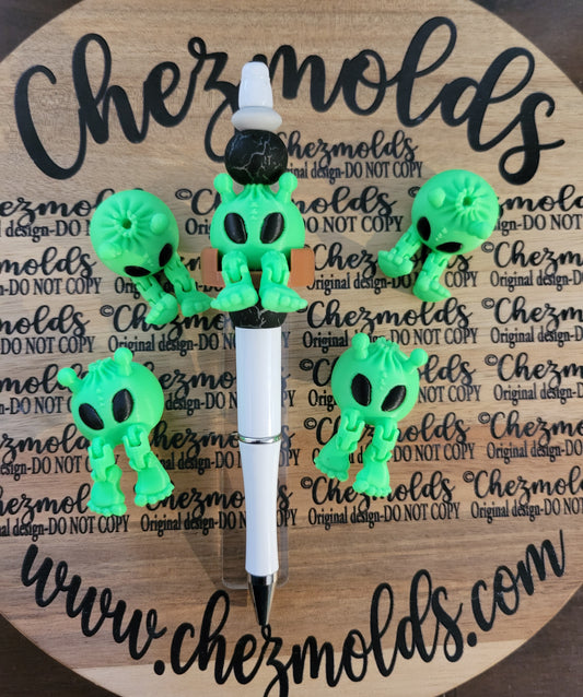 CE 3d printed focal bead-Cutie alien dumpling kicker ( flexy feet )