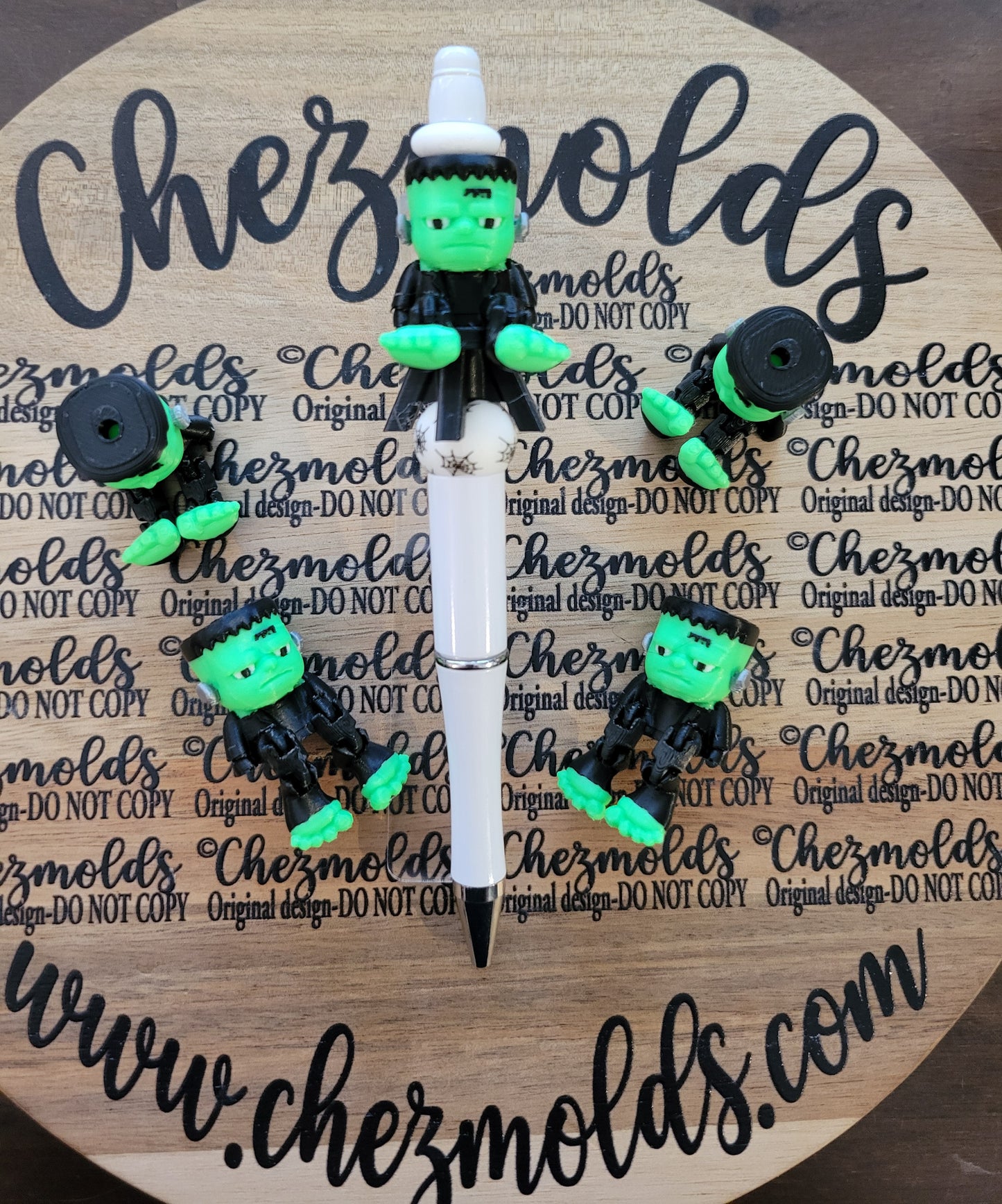 CE 3d printed focal Bead-Frankie Kicker ( flexy feet )