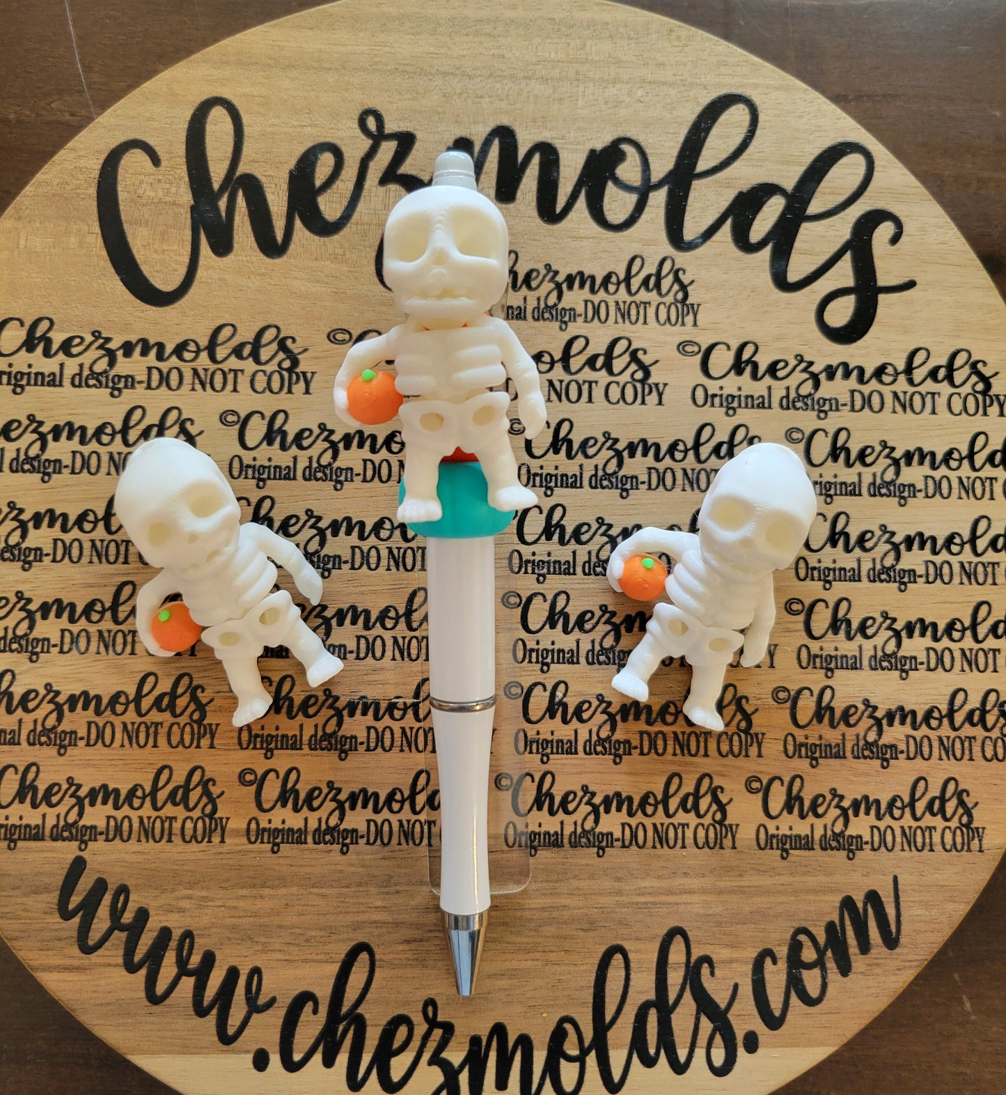 CE 3d printed focal Bead DANGLERZ-skelly holding pumpkin