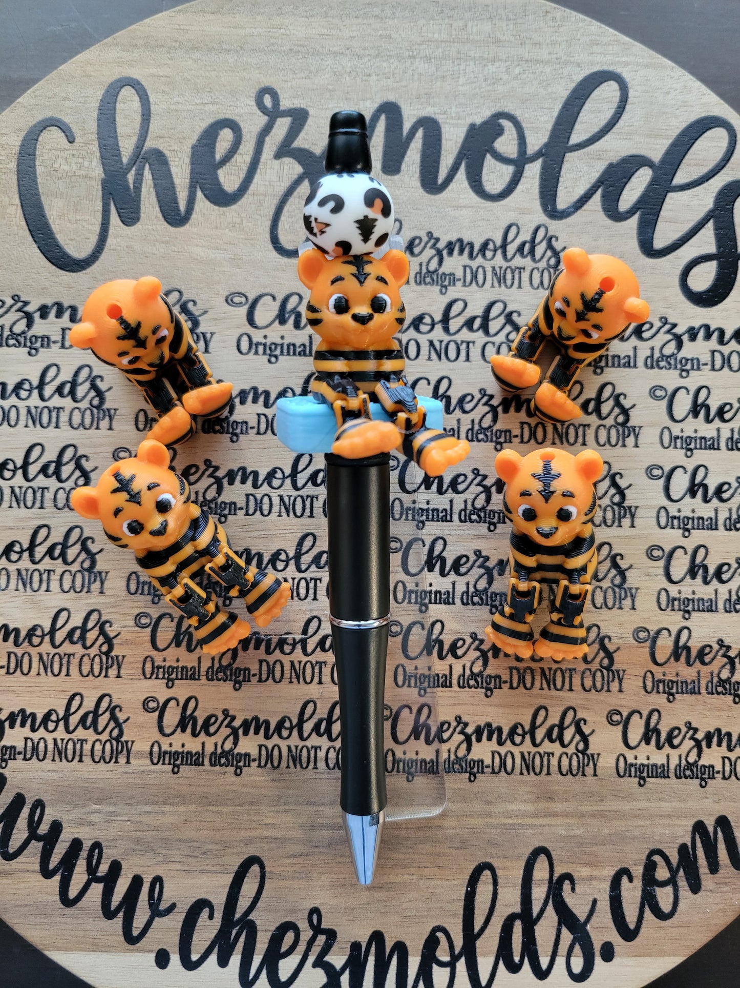 CE 3d printed focal Bead-present- Baby tiger cub kicker ( flexy feet )