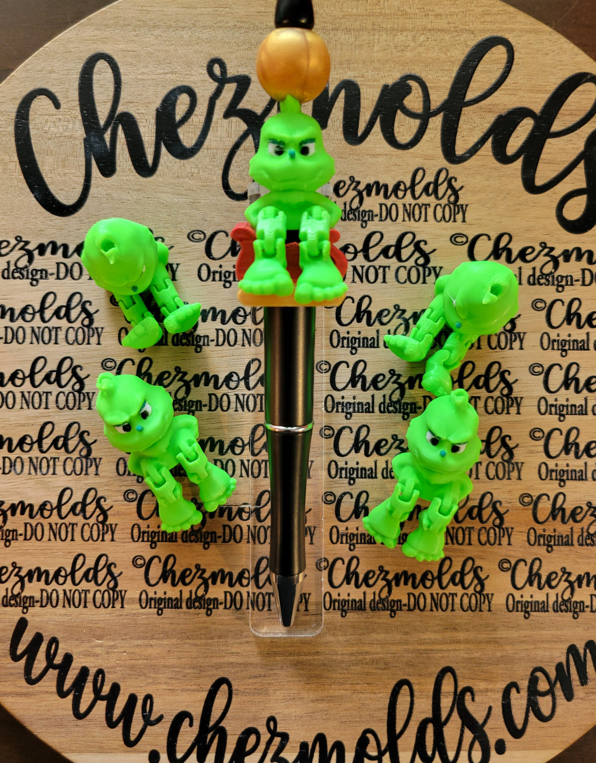 CE 3d printed focal Bead- Green guy kicker ( flexy feet )