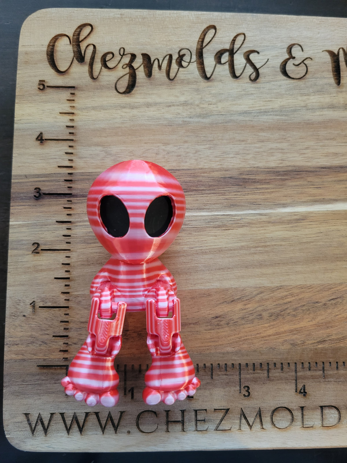 3d printed XL Chez Buddy- alien - red/white striped