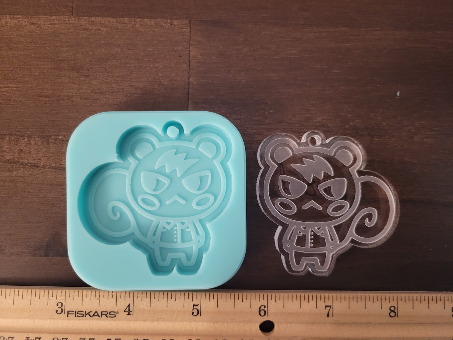 Squirrel with zigzag Keychain Mold