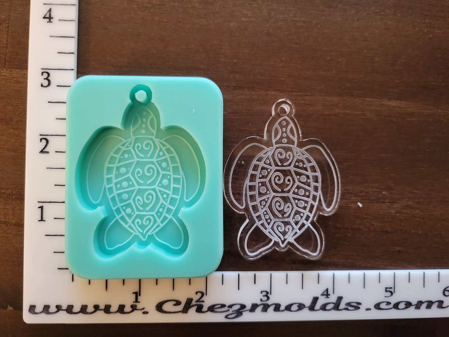 Swirly back turtle keychain