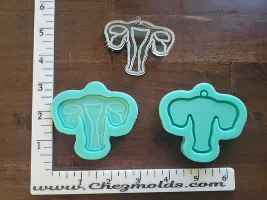 Uterus keychain shaker with lid