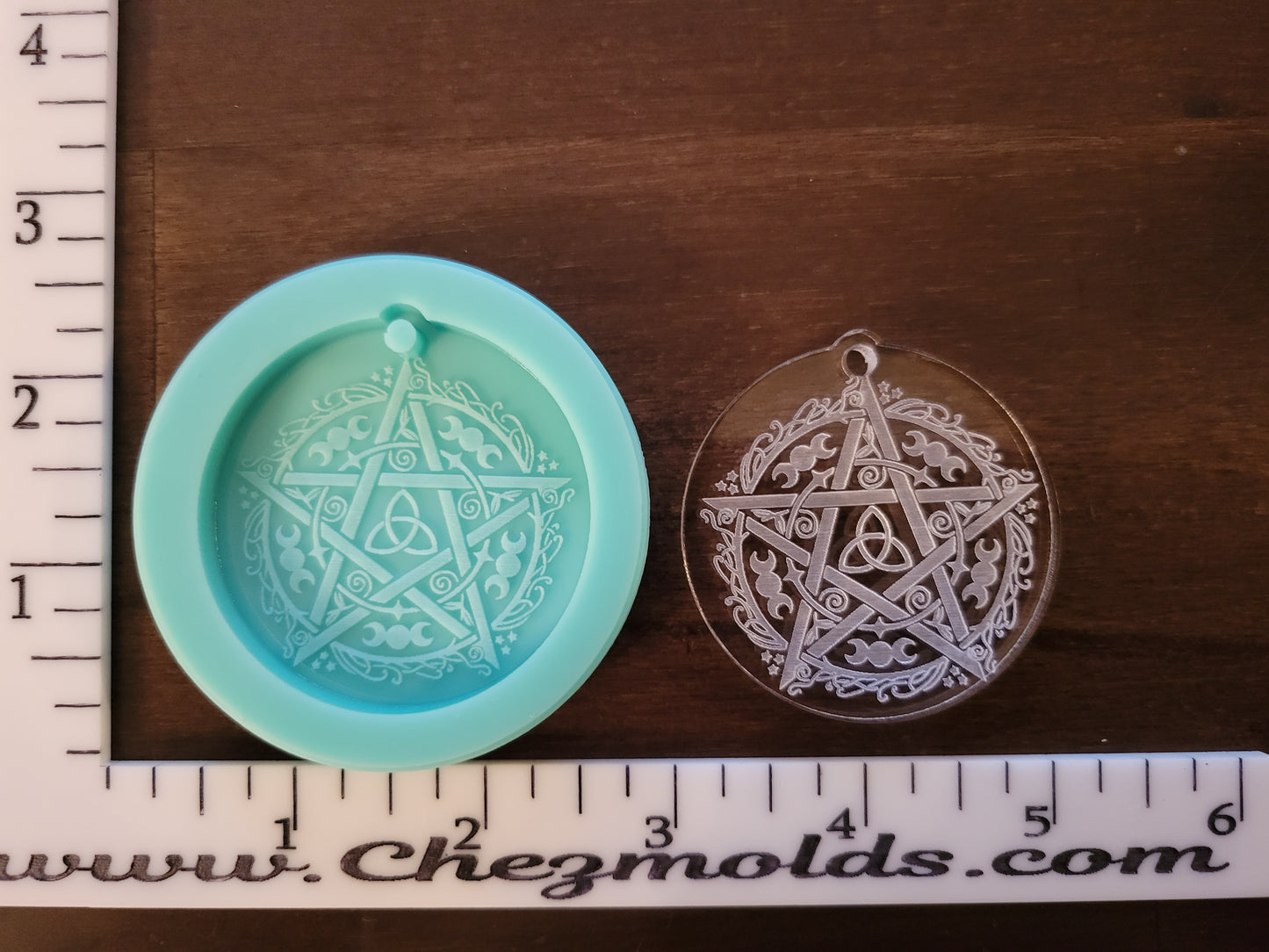 Pentagram keychain with triquetra center